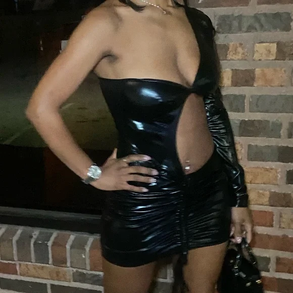 Black cut out mini dress - Picture 2 of 3